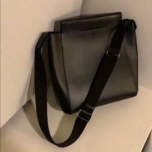 EVERLANE Form Bag | Black Leather